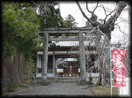 須岐神社境内正面に設けられた石造鳥居