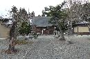 吉岡八幡神社参道奥に見える立派な拝殿と石燈篭群