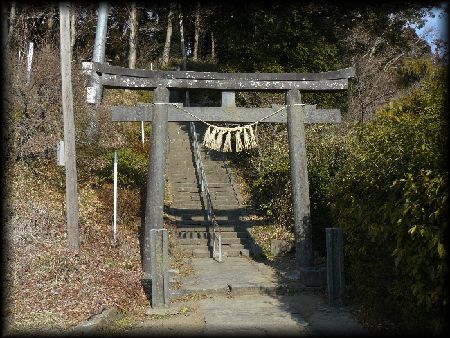 和渕神社境内正面に設けられた大鳥居