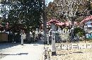 金蛇水神社参道に設けられた木製の燈篭