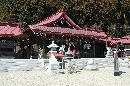 金蛇水神社拝殿とその奥に見える金蛇弁財天社：写真