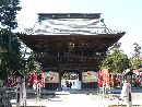 伊達吉村と縁がある竹駒神社随身門と正面に掲げられた絵馬