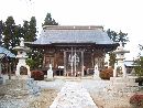 諏訪神社石燈篭越に見える拝殿