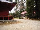 斗蔵寺観音堂越から見える斗蔵神社の神社山門