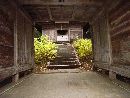 斗蔵神社神社山門から見た境内の様子