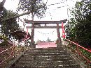 大高山神社参道石段から見上げた石鳥居