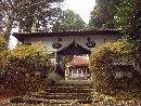 坪沼八幡神社参道石段から見上げた神門