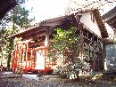 伊達綱村と縁がある諏訪神社本殿と覆い屋