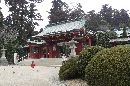 志波彦神社神門とその前に設置されている石燈篭