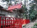 登米神社幣殿と本殿とそれを囲う透塀