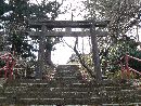 登米神社石段の途中に建立されている歴史を感じる石鳥居