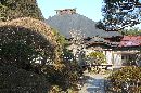 興福寺参道石畳みから見た本堂正面